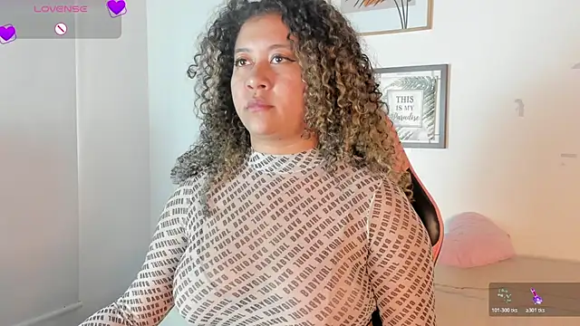 Kenia tompson01 online show from 11/13/25, 08:46