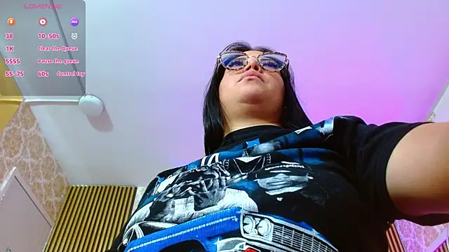 Snapshot of martinna_tay chatting on 06/18/26, 09:14 martinna tay online show from 06/18/26, 09:14