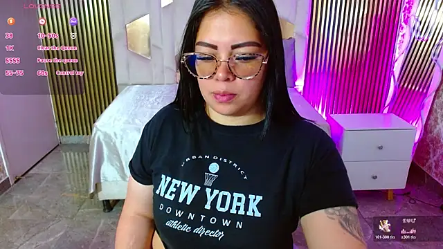 Snapshot of martinna_tay chatting on 06/20/26, 03:22 martinna tay online show from 06/20/26, 03:22