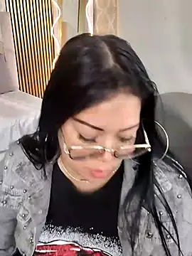 Snapshot of martinna_tay chatting on 03/01/26, 03:17 martinna tay online show from 03/01/26, 03:17