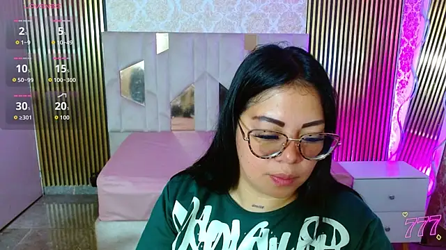 Snapshot of martinna_tay chatting on 07/09/26, 03:18 martinna tay online show from 07/09/26, 03:18
