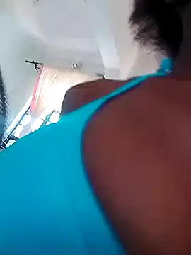 LOVELY-2BERRY online show from 04/08/26, 09:00