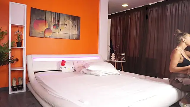 LovingBlondie online show from 02/26/26, 07:30