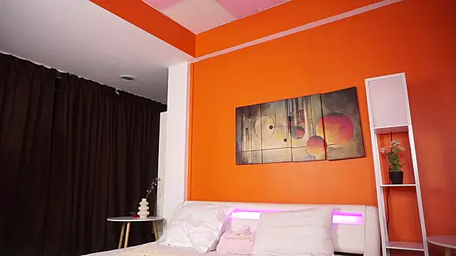 Snapshot of LovingBlondie chatting on 11/23/25, 04:11 LovingBlondie online show from 11/23/25, 04:11