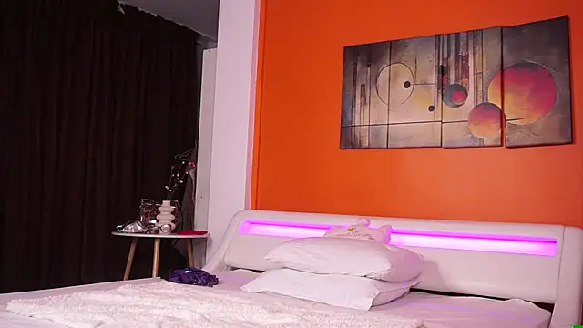 Snapshot of LovingBlondie chatting on 10/30/25, 04:48 LovingBlondie online show from 10/30/25, 04:48