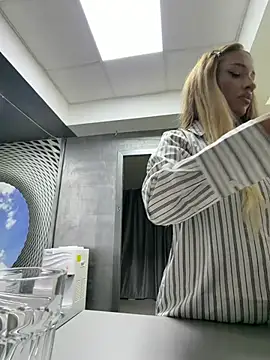 LovingBlondie online show from 01/15/26, 03:54