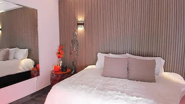 AliceHanz online show from 10/21/25, 04:23