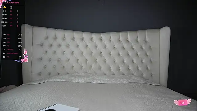 Snapshot of nichole_bree_ chatting on 03/06/25, 11:36 nichole bree online show from 03/06/25, 11:36