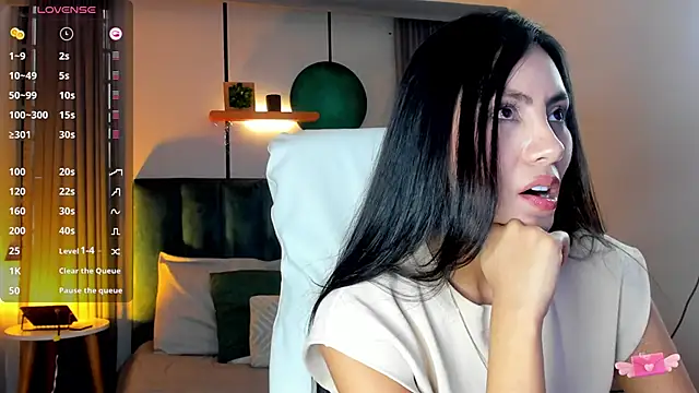Snapshot of nichole_bree_ chatting on 02/17/25, 03:33 nichole bree online show from 02/17/25, 03:33