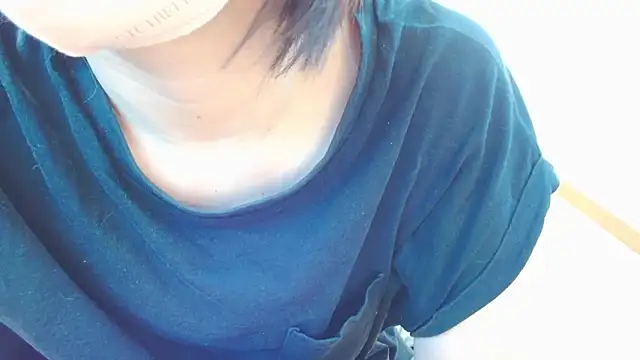 CherryMomo online show from 11/21/25, 12:20