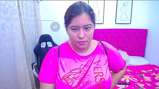 Snapshot of littleflower4you chatting on 10/05/25, 12:18 littleflower4you online show from 10/05/25, 12:18