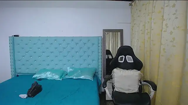 Snapshot of littleflower4you chatting on 09/25/25, 12:22 littleflower4you online show from 09/25/25, 12:22