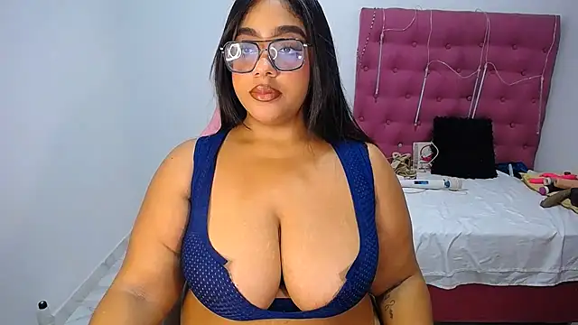 Snapshot of Mady_Kolemam chatting on 07/08/26, 01:52 Mady Kolemam online show from 07/08/26, 01:52