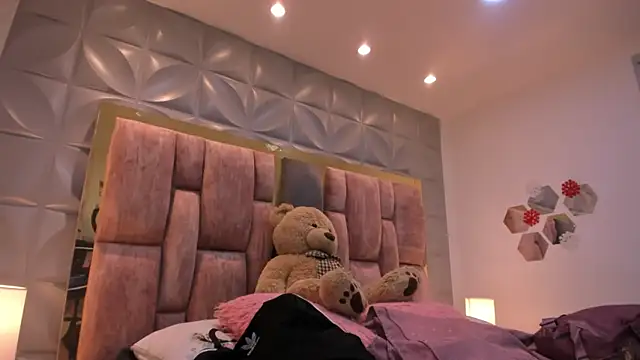 Charlotte Ice1 online show from 04/09/26, 05:08