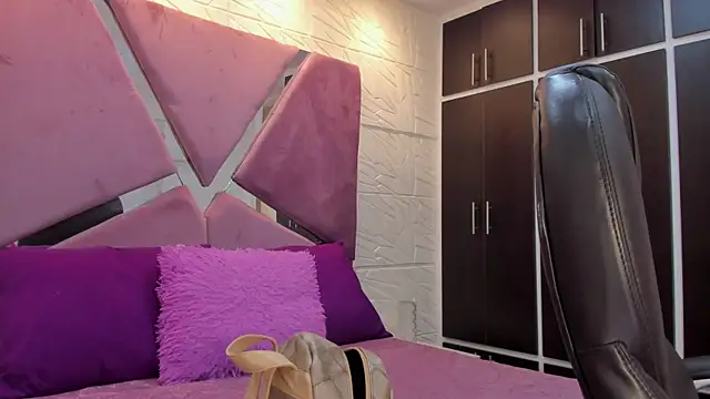 Charlotte Ice1 online show from 11/28/25, 03:56