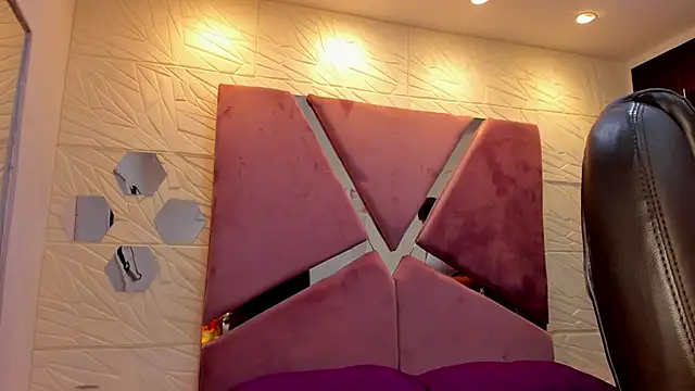 Charlotte Ice1 online show from 09/08/25, 04:17