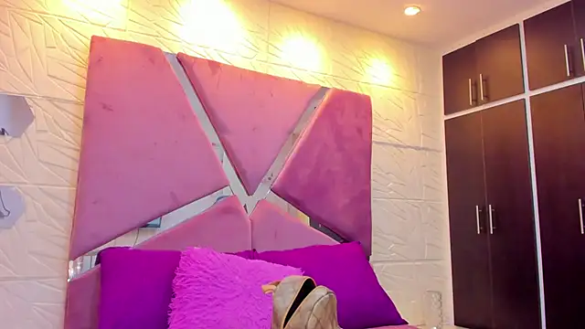 Charlotte Ice1 online show from 11/29/25, 05:02