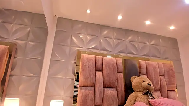 Charlotte Ice1 online show from 04/14/26, 02:00