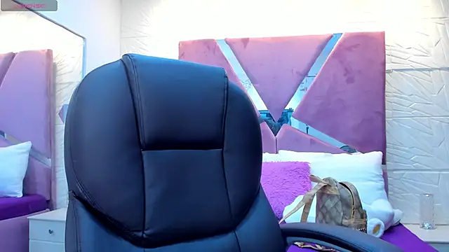 Charlotte Ice1 online show from 10/10/25, 04:41