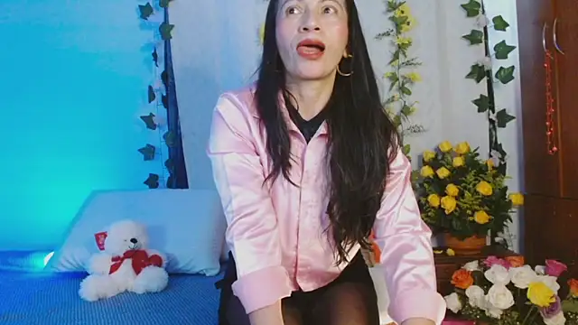 Snapshot of cattaleya1476 chatting on 03/05/25, 05:50 cattaleya1476 online show from 03/05/25, 05:50