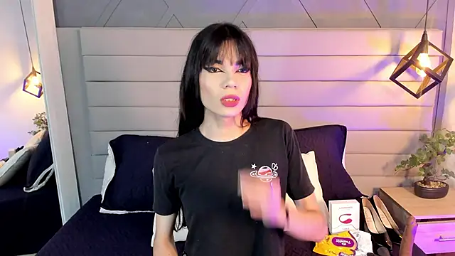 Snapshot of LadyLuminary chatting on 11/06/25, 07:40 LadyLuminary online show from 11/06/25, 07:40