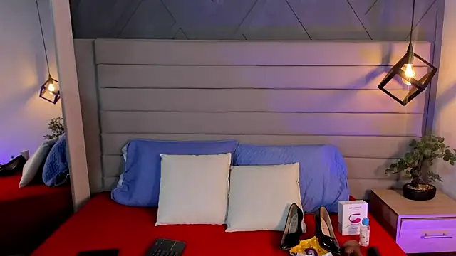 Snapshot of LadyLuminary chatting on 11/07/25, 07:29 LadyLuminary online show from 11/07/25, 07:29