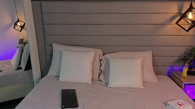 Snapshot of LadyLuminary chatting on 11/26/25, 07:58 LadyLuminary online show from 11/26/25, 07:58