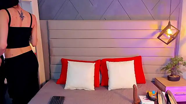 Snapshot of LadyLuminary chatting on 10/31/25, 07:54 LadyLuminary online show from 10/31/25, 07:54