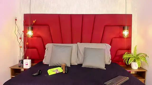 Snapshot of LadyLuminary chatting on 12/04/25, 08:19 LadyLuminary online show from 12/04/25, 08:19