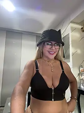 Snapshot of LARIANA_RIVERA23 chatting on 06/28/26, 07:25 LARIANA RIVERA23 online show from 06/28/26, 07:25