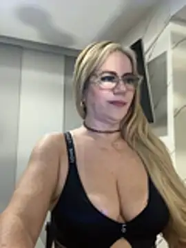 LARIANA RIVERA23 online show from 01/18/26, 07:56