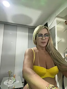 LARIANA RIVERA23 online show from 05/11/26, 08:27