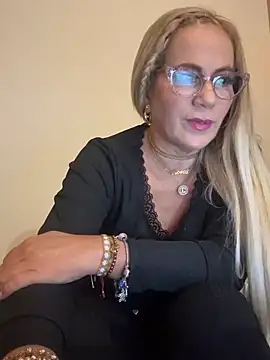 Snapshot of LARIANA_RIVERA23 chatting on 07/13/26, 08:13 LARIANA RIVERA23 online show from 07/13/26, 08:13