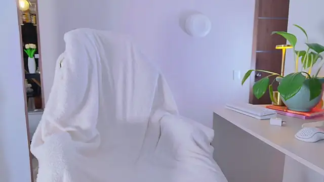 Miarouss3 online show from 03/19/25, 03:08