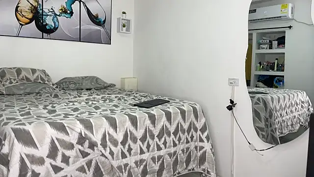 wendy alejo1712 online show from 09/24/25, 12:40