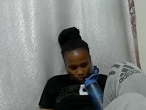 Snapshot of tinabestdoll chatting on 10/07/25, 12:44 tinabestdoll online show from 10/07/25, 12:44