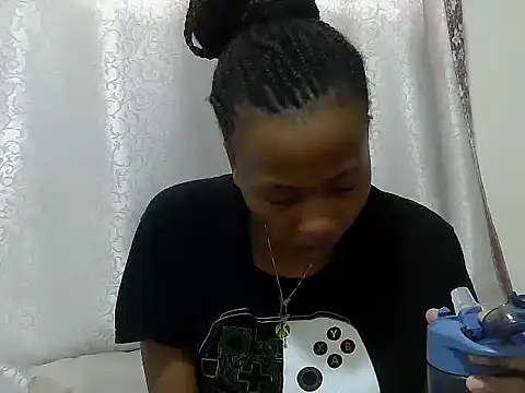 Snapshot of tinabestdoll chatting on 10/10/25, 11:00 tinabestdoll online show from 10/10/25, 11:00