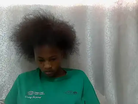 Snapshot of tinabestdoll chatting on 11/10/25, 12:43 tinabestdoll online show from 11/10/25, 12:43