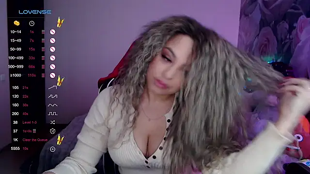 Snapshot of _Just_a_queen_3 chatting on 02/04/25, 10:10 Just a queen 3 online show from 02/04/25, 10:10