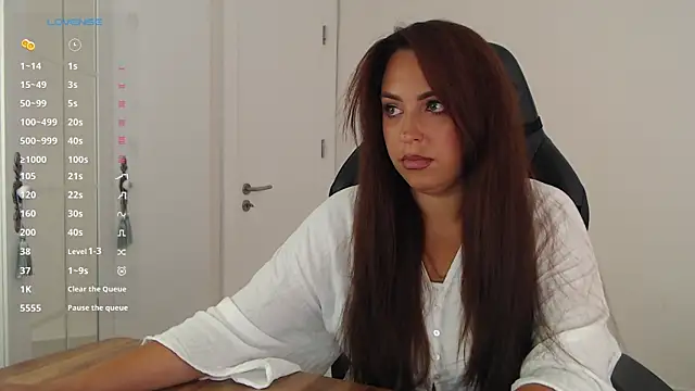 Snapshot of _Just_a_queen_3 chatting on 07/04/26, 10:10 Just a queen 3 online show from 07/04/26, 10:10
