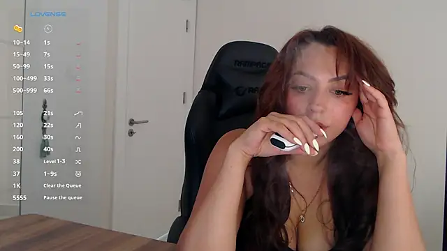  Just a queen 3 online show from 05/17/26, 10:37