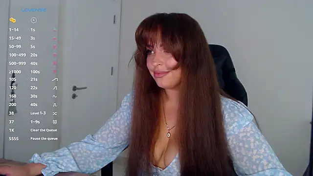  Just a queen 3 online show from 04/14/26, 06:02