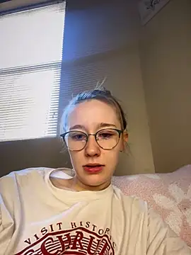 Snapshot of sage__marie chatting on 02/26/25, 01:32 sage marie online show from 02/26/25, 01:32