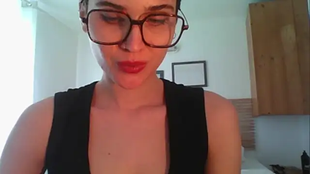 Snapshot of sarah_perfect chatting on 02/15/26, 03:22 sarah perfect online show from 02/15/26, 03:22