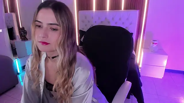 Snapshot of sweetty_paulina chatting on 09/19/25, 01:04 sweetty paulina online show from 09/19/25, 01:04