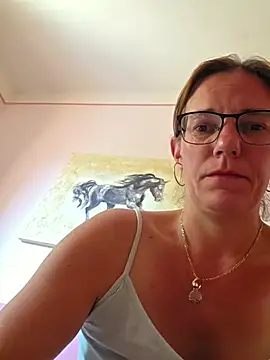 Snapshot of SpiceLea chatting on 06/25/26, 04:01 SpiceLea online show from 06/25/26, 04:01