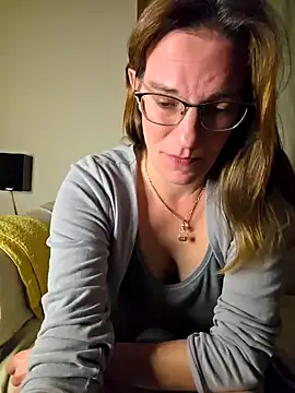 SpiceLea online show from 09/16/25, 10:22