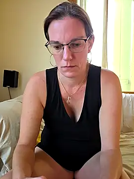 SpiceLea online show from 09/17/25, 04:20