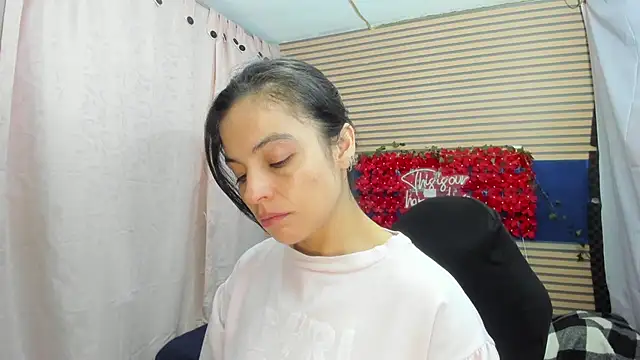 Snapshot of rosse_2504 chatting on 05/08/26, 01:04 rosse 2504 online show from 05/08/26, 01:04