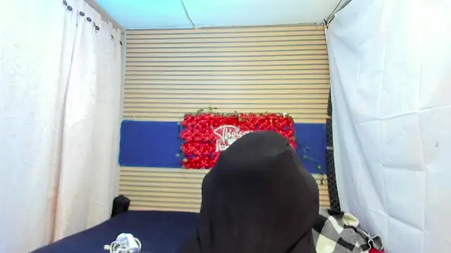 Snapshot of rosse_2504 chatting on 04/27/26, 12:14 rosse 2504 online show from 04/27/26, 12:14